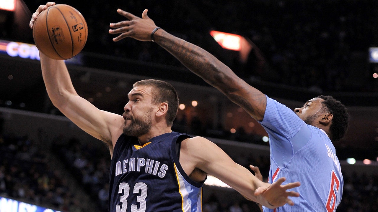 Grizzlies rout Clippers 107-91, improve to 12-2